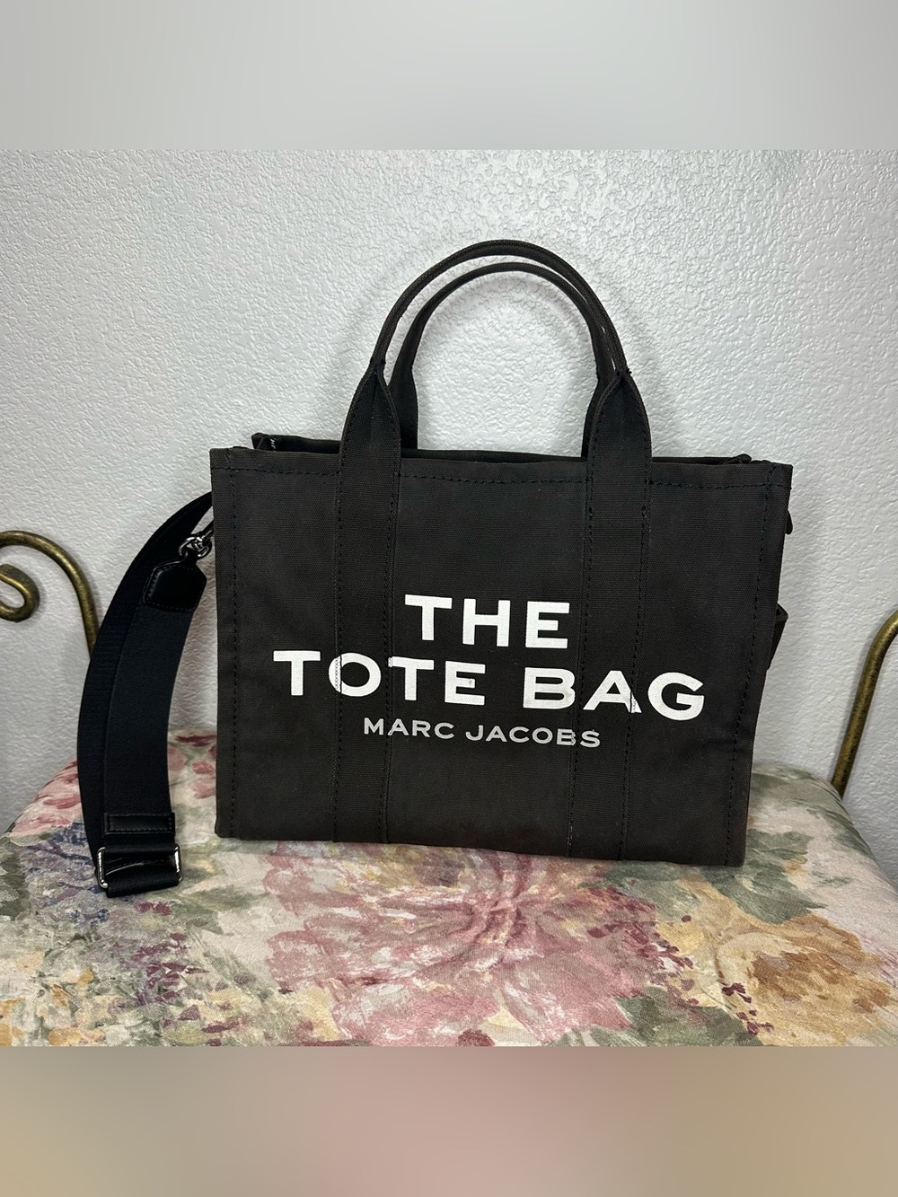 Marc Jacobs The Canvas Medium Tote Bag Black Adjustable Removable Strap Zip